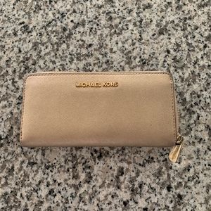 Michael Kors Jet Set wallet gold